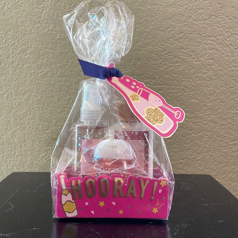 Champagne Toast 🍾🥂 New! Bath & Body Works, Smells so Good! A great gift 🎁